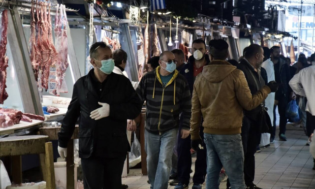 Κορονοϊός: Αγωνία στην κυβέρνηση για το συνωστισμό στις αγορές και οι παρέες το Πάσχα