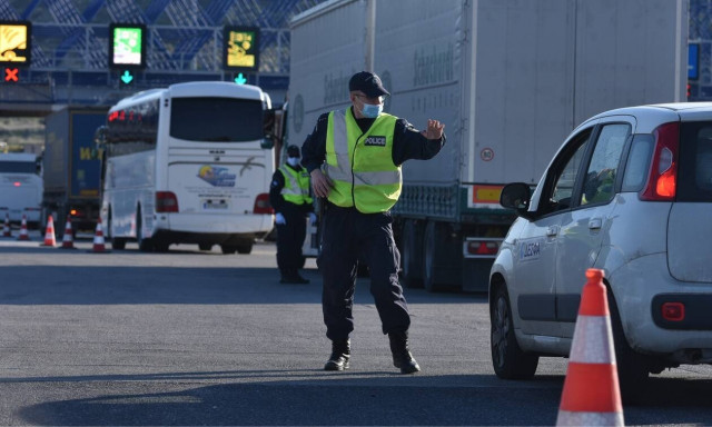 Κορονοϊός – Κωδικός «Πάσχα» για την ΕΛ.ΑΣ: Έλεγχοι σε εκκλησίες και αυλές με τσουχτερά πρόστιμα