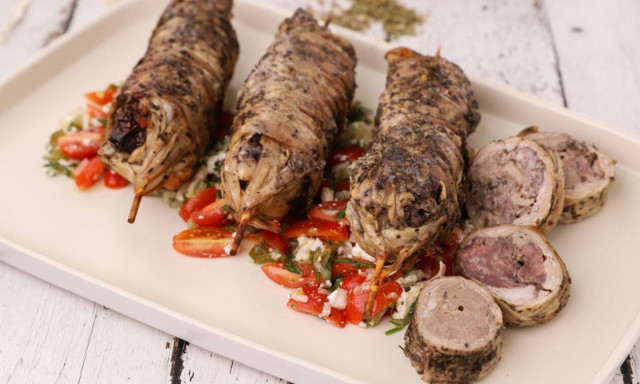 Πεντανόστιμη συνταγή: Κοκορέτσι στο φούρνο