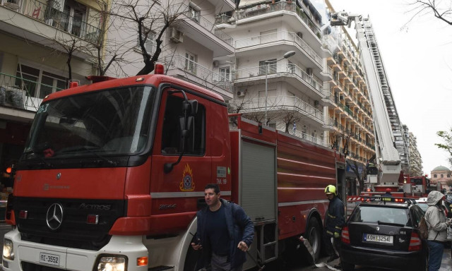 Φωτιά σε διαμέρισμα στα Πατήσια: Ένας σοβαρά τραυματίας - Μεγάλη επιχείρηση της Πυροσβεστικής
