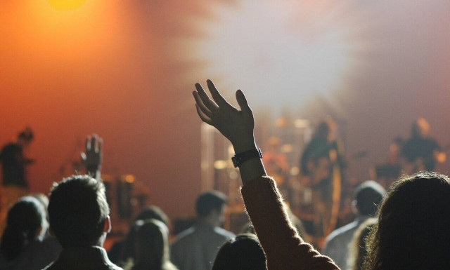 Απαράδεκτοι! Playboy και influencers διοργάνωσαν πάρτι στο Μπαλί (pics)