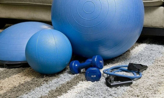 Κορονοϊός: Επικίνδυνη αποστολή η γυμναστική στο σπίτι – Δείτε επικά ατυχήματα!