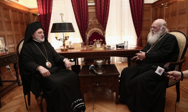 Πάσχα 2020 -  Ελπιδοφόρος: «Το φως εν τη σκοτία φαίνει, και η σκοτία αυτό ου κατέλαβεν»