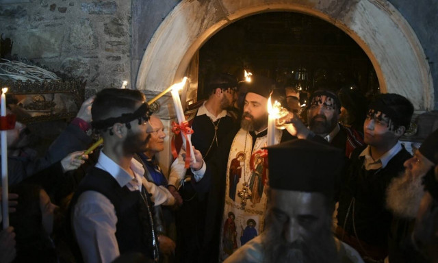 Κορονοϊός - Άγιο Φως: Βήμα-βήμα το φετινό, διαφορετικό ταξίδι από τα Ιεροσόλυμα μέχρι την Αθήνα