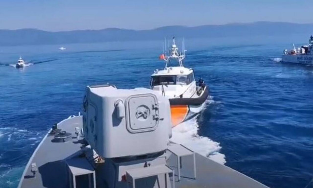 Νέα πρόκληση: Τουρκικές ακταιωροί συνόδεψαν μετανάστες στη Μυτιλήνη - Η απάντηση του Λιμενικού (vid)