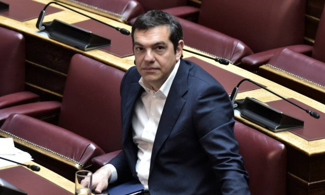 Επίσκεψη του Αλέξη Τσίπρα στο συντονιστικό κέντρο του ΕΚΑΒ την Κυριακή του Πάσχα