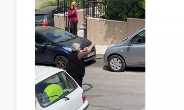 Πάσχα 2020: Στον Βύρωνα το έκαψαν με… Χαρδαλιά (vid)