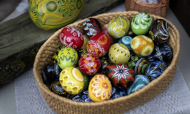 Ελληνική πατέντα: Έτσι τσούγκρισαν αυγά από… διαφορετικούς ορόφους (vid)