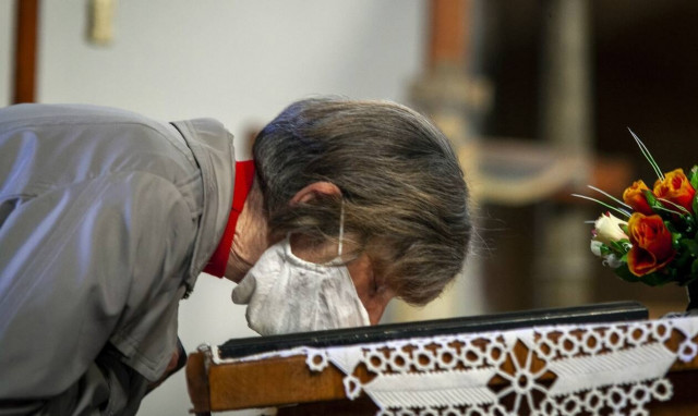 Πάσχα 2020: Κατάνυξη και συγκίνηση εν μέσω πανδημίας για τους Ορθόδοξους όλου του κόσμου