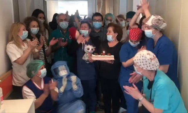 Η ζωή νικά τον κορονοϊό: Γενέθλια στο διάδρομο του νοσοκομείου Ξάνθης (vid)