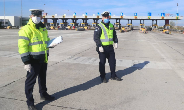 Πάσχα 2020: Μπλόκα παντού - Αυστηρά μέτρα και πρόστιμα για μετακινήσεις και συναθροίσεις