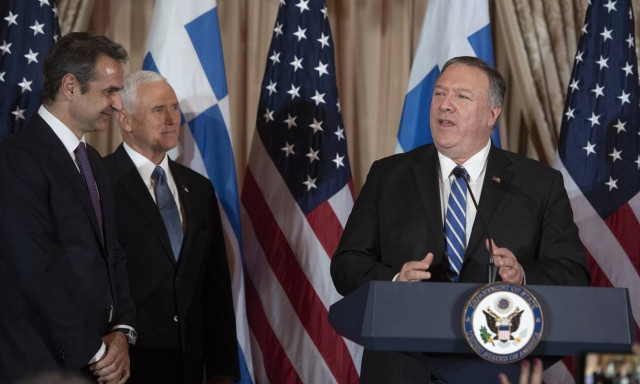 Οι ευχές του Μάικ Πομπέο για το ορθόδοξο Πάσχα με βαμμένα αυγά