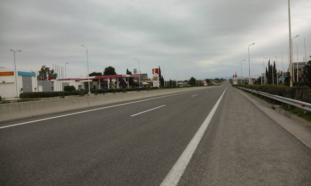 Κορονοϊός – Δευτέρα του Πάσχα: Μαγικές εικόνες από την άδεια εθνική οδό (vid)