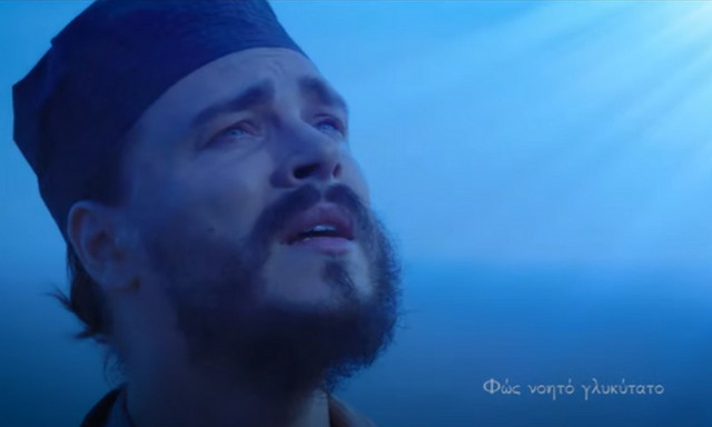 Ο ελληνορθόδοξος Αμερικανός βραβευμένος τραγουδιστής που προσεύχεται για τον κορονοϊό 