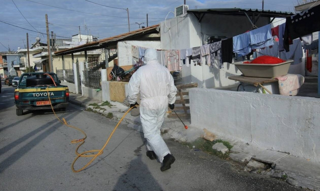 Κορονοϊός - Λάρισα: Πόρτα- πόρτα οι 115 δειγματοληπτικοί έλεγχοι στη συνοικία της Νέας Σμύρνης