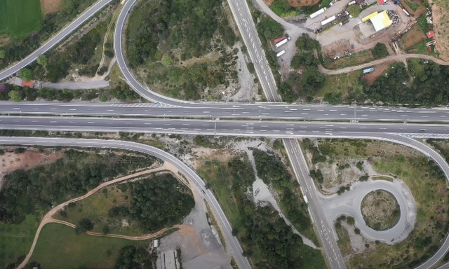 Κορονοϊός: Πρωτοφανείς εικόνες  στην Αθηνών - Λαμίας: Απίστευτα πλάνα από ψηλά