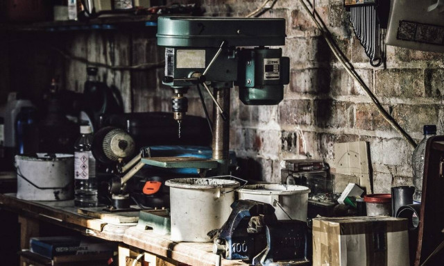 Δείτε τι βρήκαν στο γκαράζ του όταν πέθανε (pics)