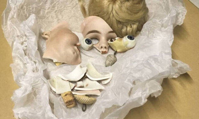 Τα μουσεία αποκαλύπτουν τα πιο φρικιαστικά τους εκθέματα σε μια τρομακτική «μάχη» μέσω Twitter