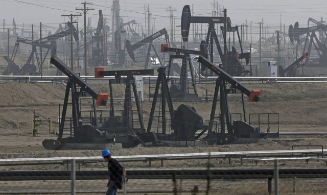 Μεικτές τάσεις στη Wall Street - Επέστρεψε κοντά στα 17 δολάρια του αργό WTI