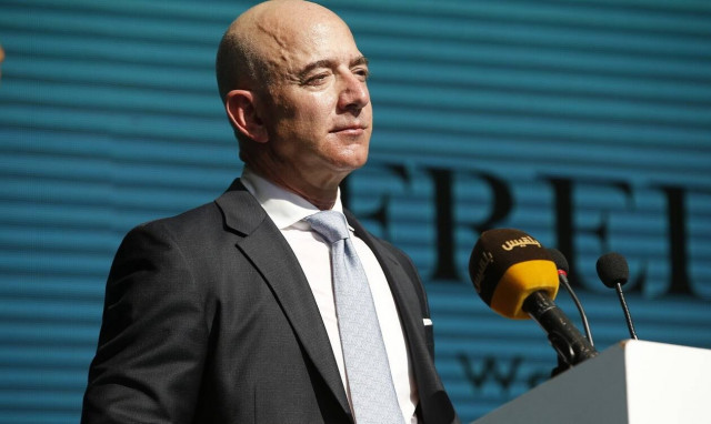 Κορονοϊός ΗΠΑ: Πώς η πανδημία έκανε πλουσιότερους Μπέζος και Μασκ 