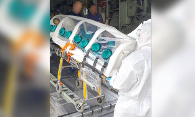 Κρήτη: Ασθενής με φυματίωση μεταφέρθηκε στην Αθήνα με την ειδική κάψουλα αρνητικής πίεσης (pics)