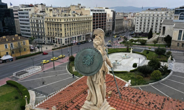 Κορονοϊός: Γράφουν και σβήνουν στο Μαξίμου - Έτοιμο το σχέδιο για επιστροφή στην κανονικότητα