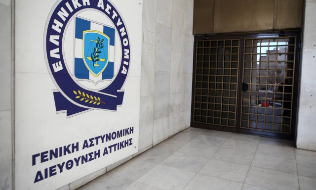 Κορονοϊός: Θρίλερ με 10 αστυνομικούς - Ήρθαν σε επαφή με μετανάστη θετικό στον ιό