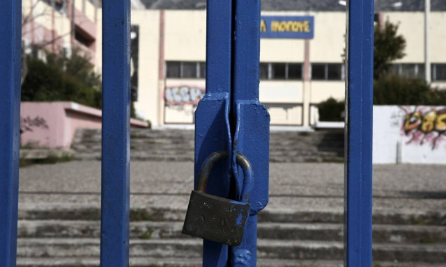 Κορονοϊός: Θ' ανοίξουν ή όχι τα σχολεία; Τα δύο «στρατόπεδα» μεταξύ των ειδικών και τι υποστηρίζουν