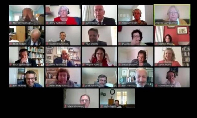 Γκάφα ολκής από υπουργό - Δείτε τι έκανε (vid)