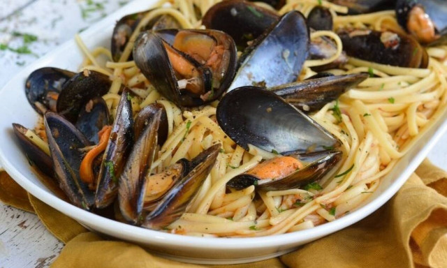 Η συνταγή της ημέρας: Λιγκουίνι με μύδια σε σάλτσα ντομάτας