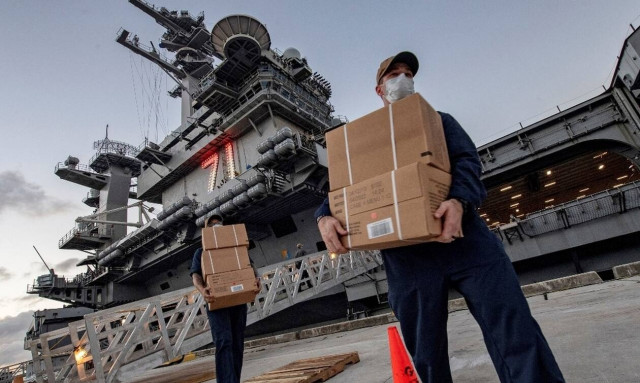 Κορονοϊός: Το Πολεμικό Ναυτικό των ΗΠΑ ζητά να αποκατασταθεί ο πλοίαρχος του «Θίοντορ Ρούζβελτ»
