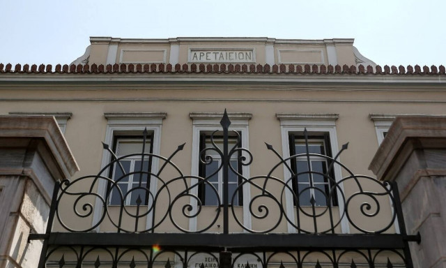 Κορονοϊός: Δωρεά ηλεκτροκίνητων νοσοκομειακών κλινών σε «Αρεταίειο» και «Αιγινήτειο» 