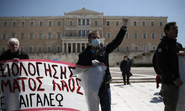 Πολυνομοσχέδιο για την Παιδεία: Μαθητές, γονείς και εκπαιδευτικοί έξω από τη Βουλή και το ΥΜΑΘ(pics)