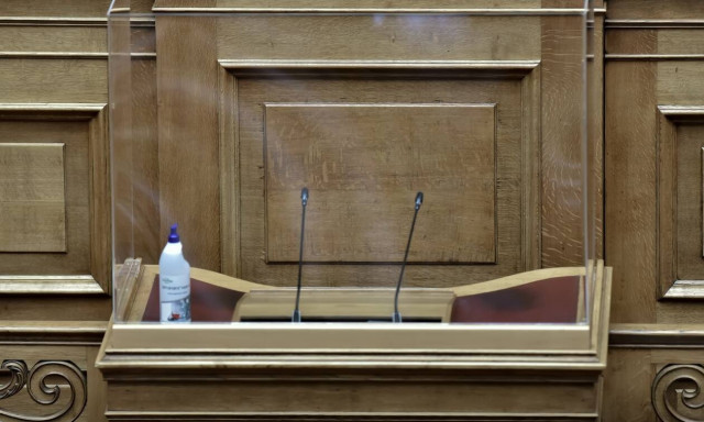 Βουλή: Αλλαγές λόγω κορονοϊού - Το τζάμι και η απολύμανση - Συζήτηση πολιτικών αρχηγών την Πέμπτη