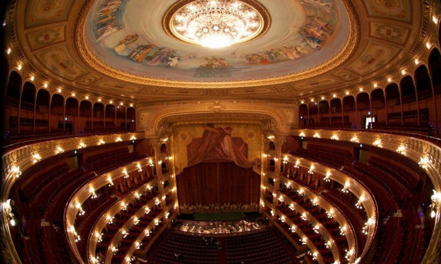 Κορονοϊός – Αργεντινή: Το Teatro Colon χρησιμοποιεί τις ραπτομηχανές του για την παραγωγή μασκών