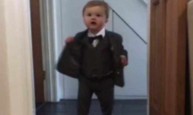 Θα μας τρελάνεις βρε μπόμπιρα; Ένα ΒΙΝΤΕΟ σκέτη γλύκα!