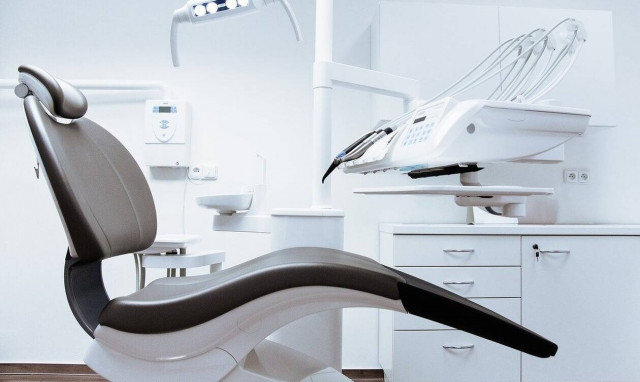 Απίστευτο: Δεν πρόλαβε να πάει σε οδοντίατρο πριν την καραντίνα – Δείτε τι έκανε