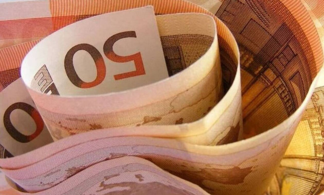 Επίδομα 800 ευρώ σε ελεύθερους επαγγελματίες: «Βροχή» οι αιτήσεις - Παράταση έως τις 28/04