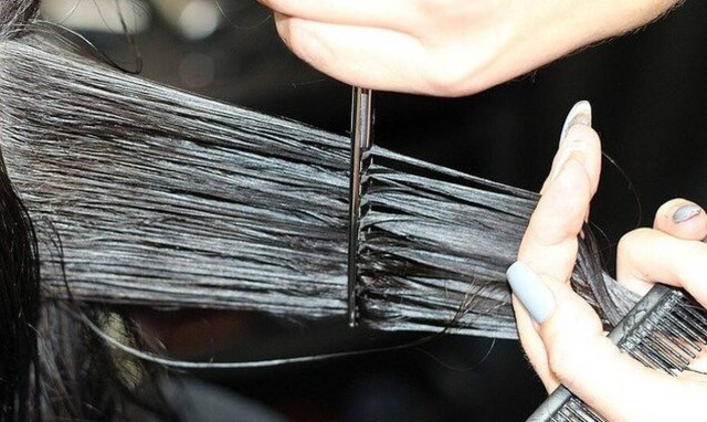 Κορονοϊός - Πάτρα: Τεράστιες λίστες αναμονής για κούρεμα και βαφή!