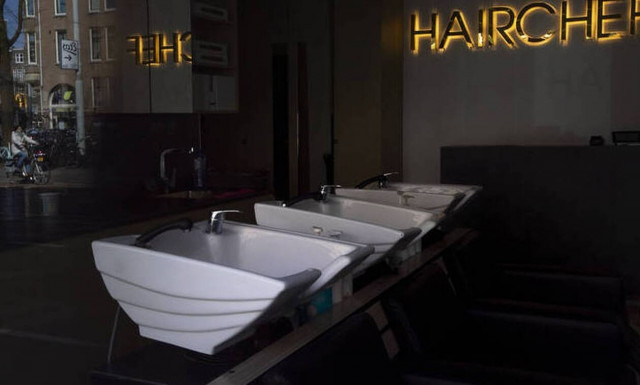 Reuters: Οι Έλληνες του lockdown ανησυχούν για την απεριποίητη κώμη τους 