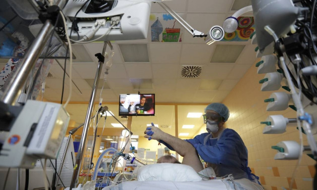 Κορονοϊός: Η Ισπανία ελπίζει - Στα μισά έπεσε ο αριθμός των ημερήσιων κρουσμάτων