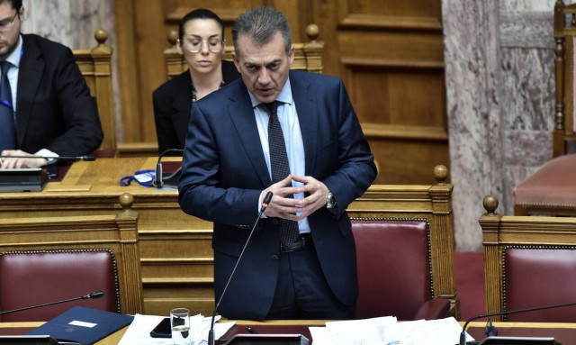 Βρούτσης: Γιατί αποσύραμε την τηλεκατάρτιση – Πότε θα πάρουν τα 600 ευρώ οι επιστήμονες
