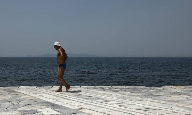 Κορονοϊός στην Ελλάδα: Πρόστιμο 150 ευρώ σε κολυμβητή στην Πάτρα