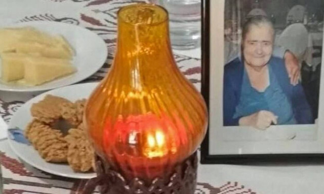 «Η μεγάλη μαμά δε ζει πια…»: Ο συγκλονιστικός αποχαιρετισμός μιας Κρητικιάς στη γιαγιά της (pic)