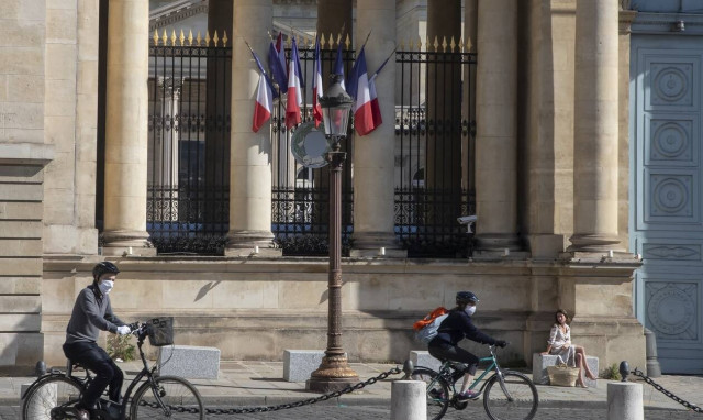 Κορονοϊός Γαλλία: Ξεπέρασαν τους 23.000 οι νεκροί - Μείωση στον αριθμό των ανθρώπων στις ΜΕΘ