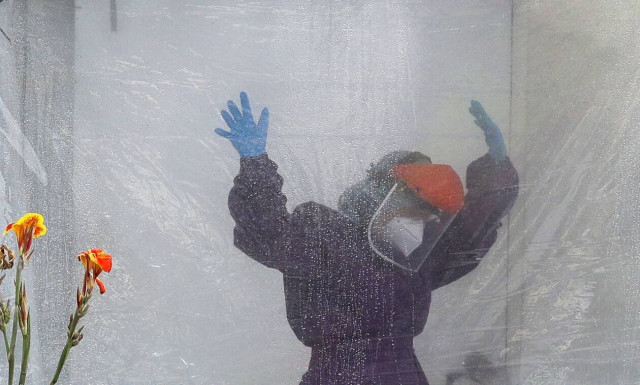 Κορονοϊός: «Έσπασε» ακόμα ένα θλιβερό φράγμα - Πάνω από 3 εκατ. τα κρούσματα σε όλο τον κόσμο