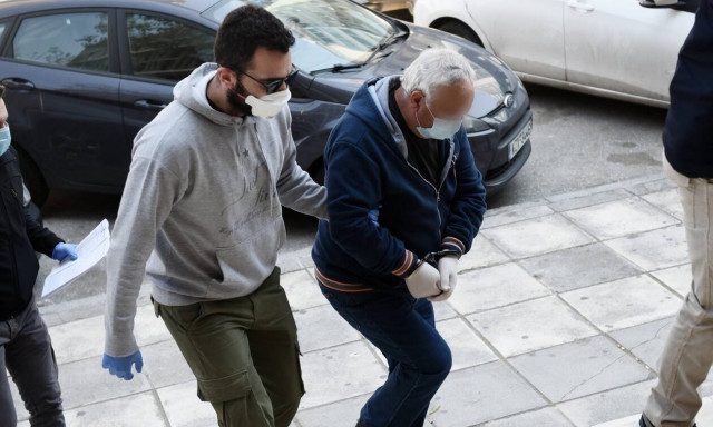 Θεσσαλονίκη-Παιδοκτόνος: «Με χτύπησε, έφαγα πολλές, θόλωσα! Δεν θυμάμαι πόσες φορές τον πυροβόλησα»