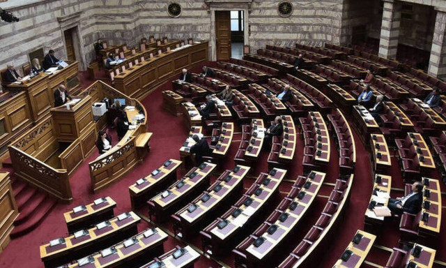 Άγριος καυγάς στη Βουλή για το περιβαλλοντικό νομοσχέδιο 