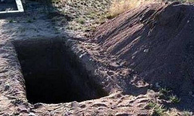 Φρίκη: Μέθυσαν και έθαψαν ζωντανή τη γειτόνισσά τους