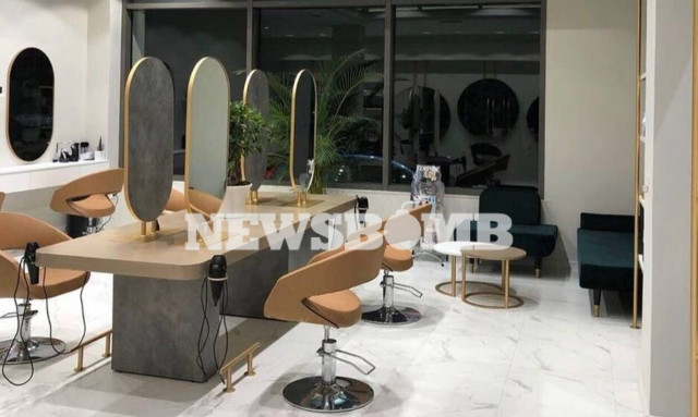 Ρεπορτάζ Newsbomb.gr για κομμωτήρια: Νέο ωράριο λειτουργίας - Με μάσκες το προσωπικό 